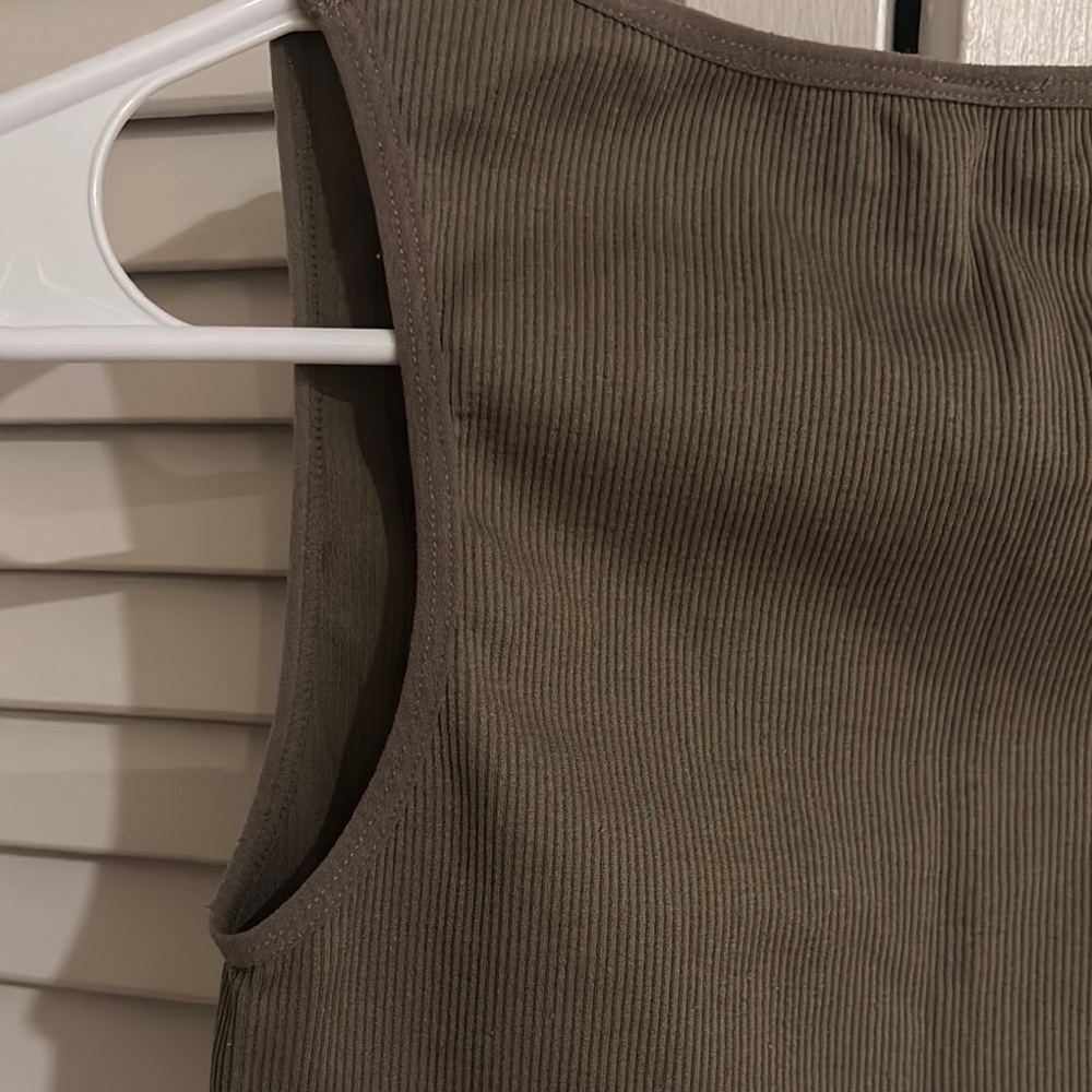 Olive Green Sleeveless Crop Top - Picture 8 of 8